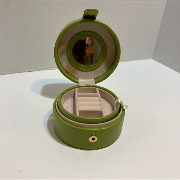 Adorable Green Small Round Jewelry Box! - Picture 8 of 10